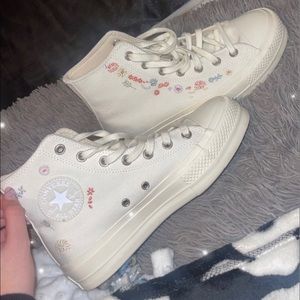 Flower converse for sale, look brand new